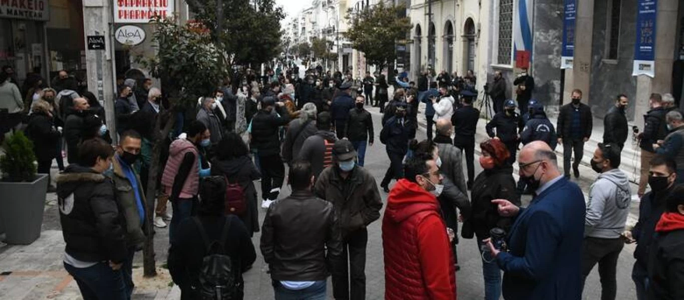 «Αντάρτικο» εμπόρων κατά κυβέρνησης σε Θεσ/νίκη και Πάτρα: Άνοιξαν κανονικά τα μαγαζιά τους - «Εμείς σας πληρώνουμε»!